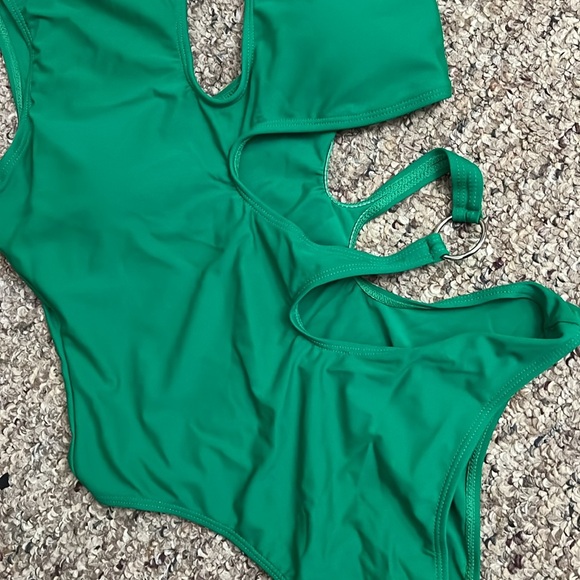 One piece bikini - Picture 2 of 2